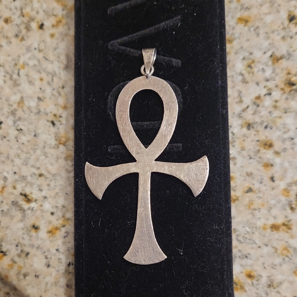 Stylish Sterling Silver Ankh Pendant